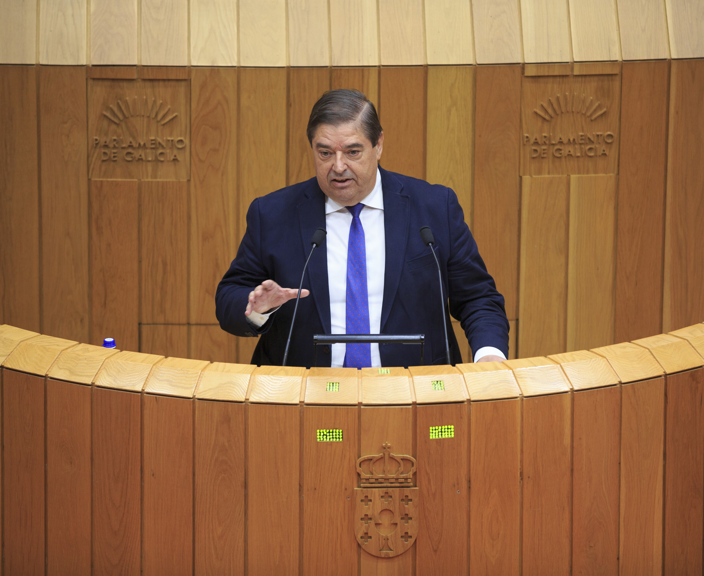 O Parlamento galego aproba unha iniciativa socialista para que a Xunta poña en marcha un sistema de bombeo de augas residuais en Lorbé e colabore co concello para completar o saneamento