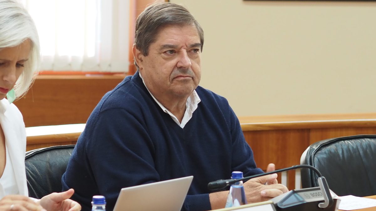 O Grupo Socialista no Parlamento denuncia que o PP evita comprometer unha data para iniciar a amplicación do Porto de Lorbé