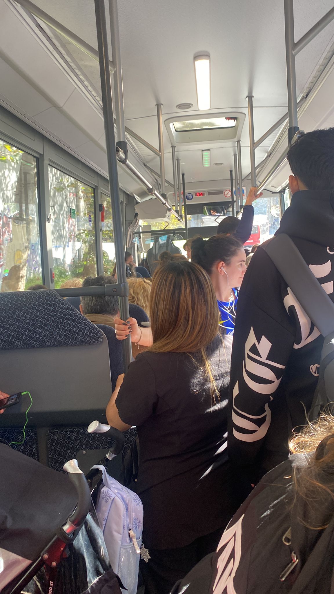 O PSdeG denuncia a masificación e falla de seguridade nas liñas de autobús Coruña-Betanzos e Betanzos-Miño