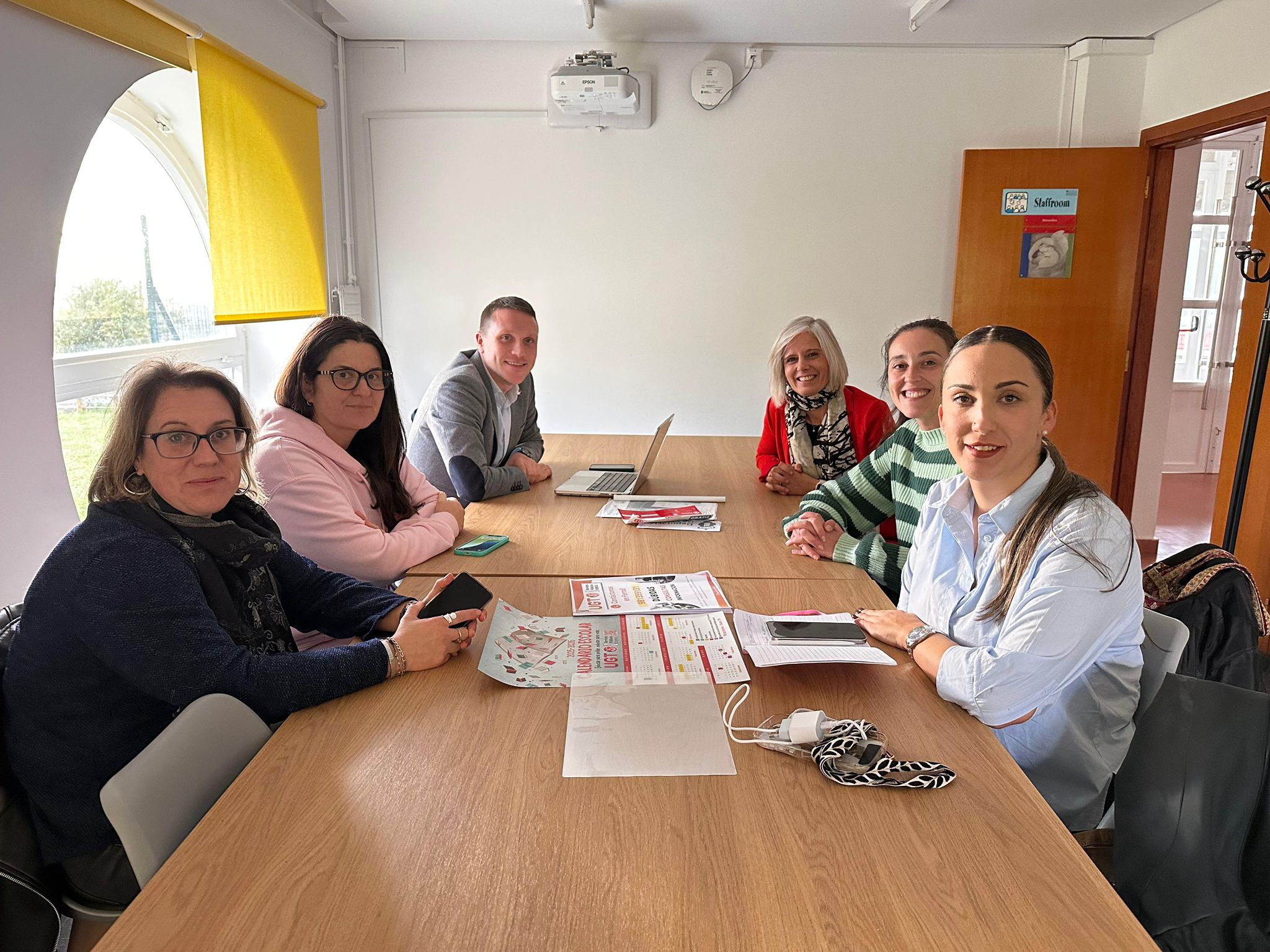 O PSdeG reúnese coas ANPAS dos colexios públicos de Pontedeume para trasladar as súas reivindicacións ao Parlamento galego