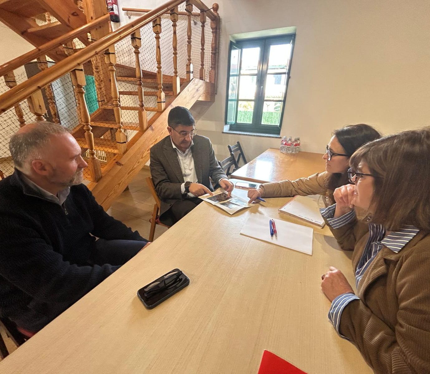 O PSOE de Cabanas reúnese co delegado do Goberno para propoñer melloras na humanización da N-651 no municipio