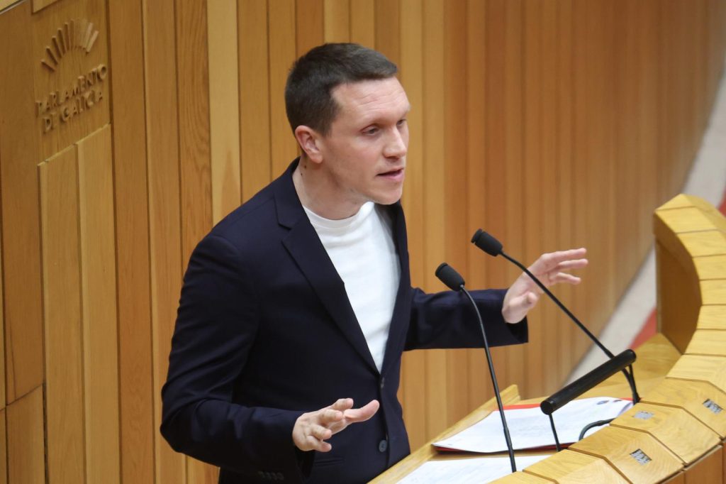 O PSOE carga contra o nomeamento de Santiago Freire en Educación, investigado polo Consello de Contas, sen experiencia docente e rodeado de polémicas