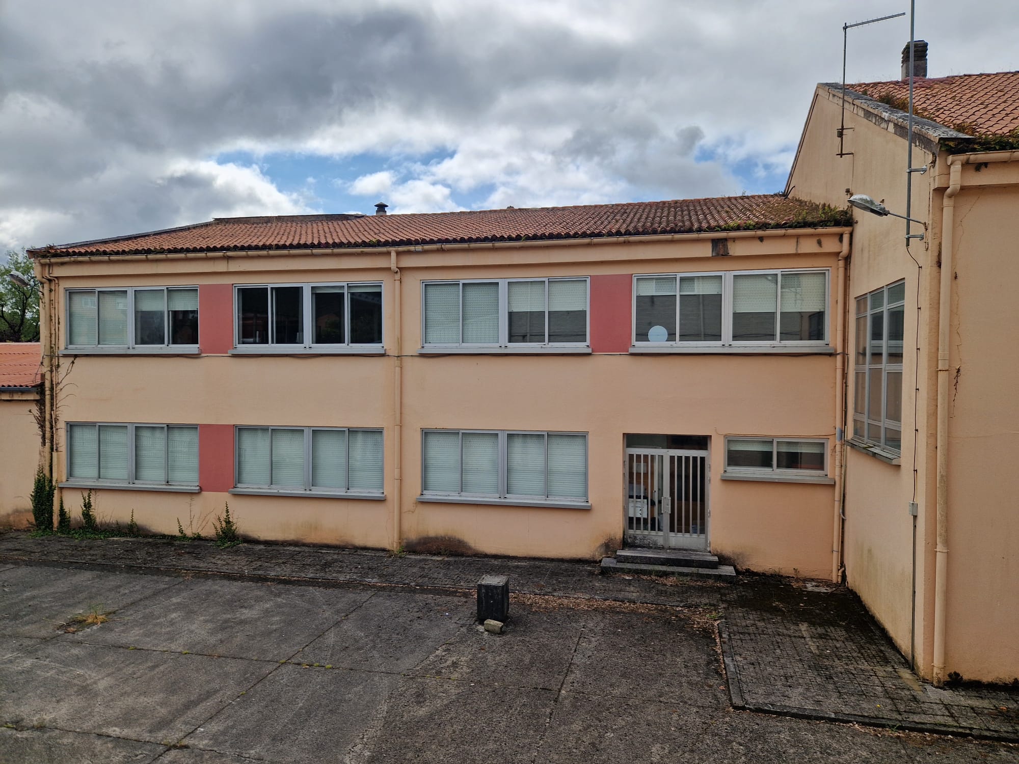 O PSdeG denuncia o abandono do CEIP Virxe do Portal de Sobrado dos Monxes e reclama unha actuación urxente por parte da Xunta