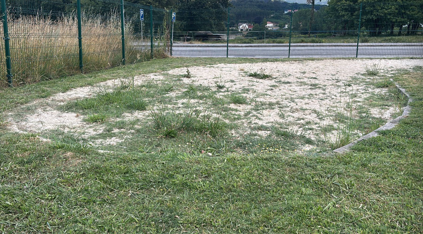 O PSdeG da Laracha denuncia o abandono do parque canino por parte do goberno municipal