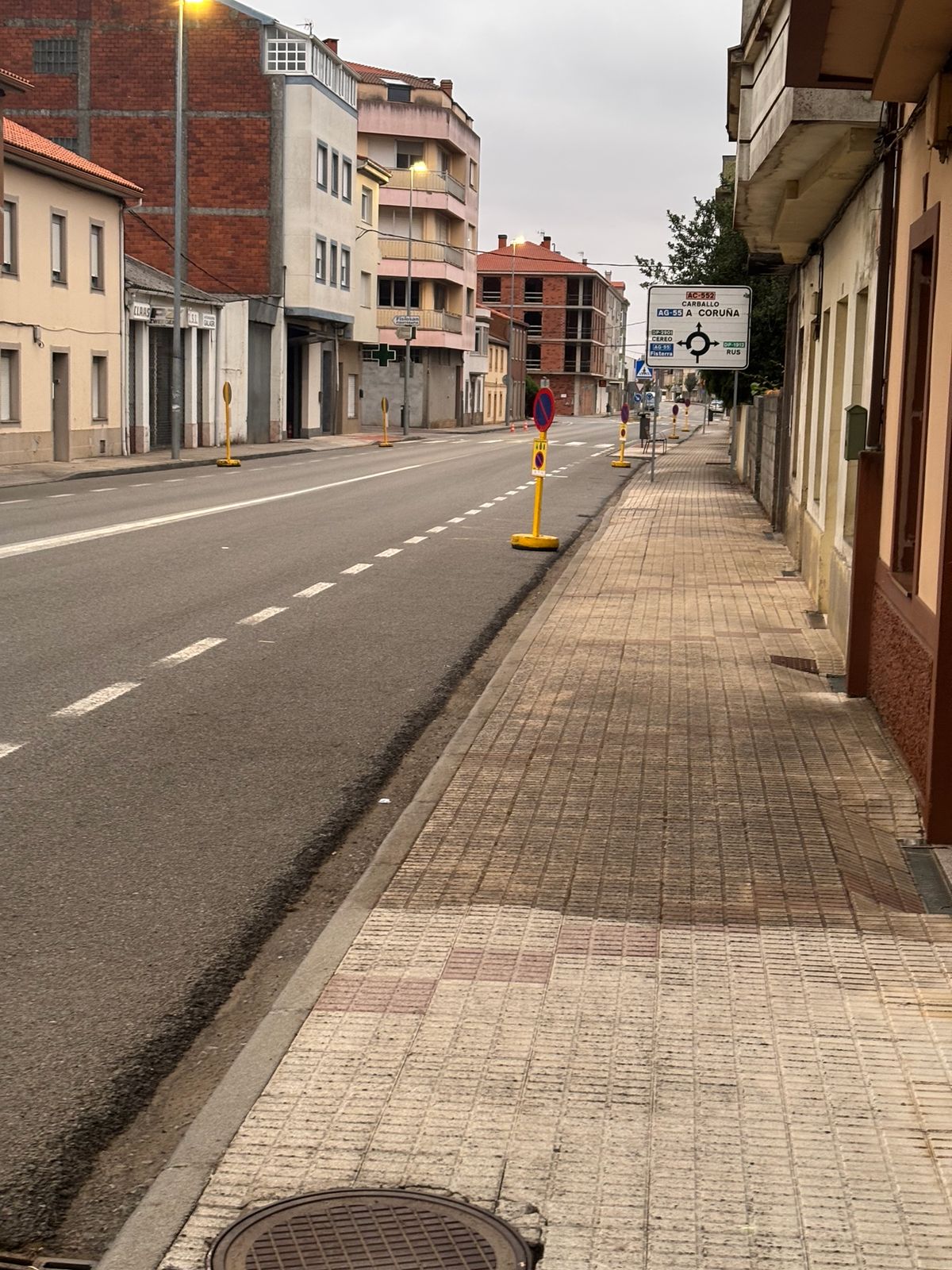 O PSOE de Coristanco critica ao goberno do PP por lavar as beirarrúas en plena vaga de calor