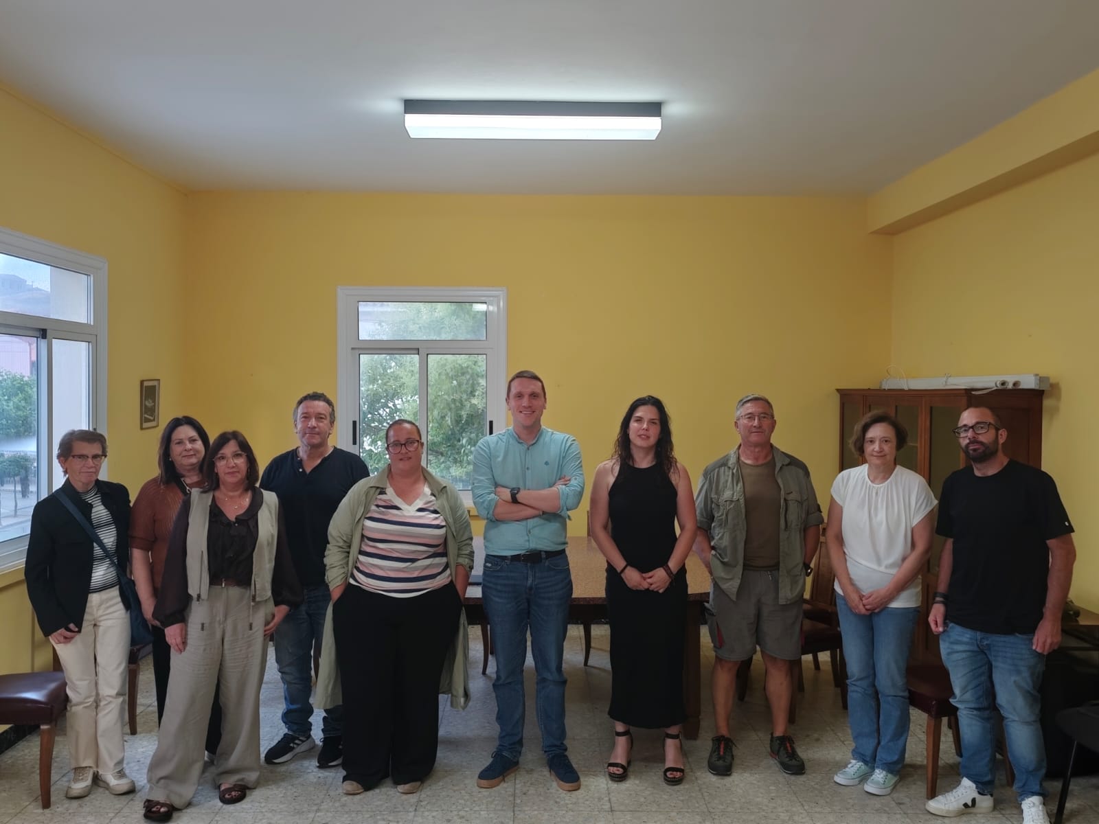 O PSdeG reúnese coa AV de Cariño para reclamar á Xunta que poña en marcha un Centro de Día e Residencia no municipio
