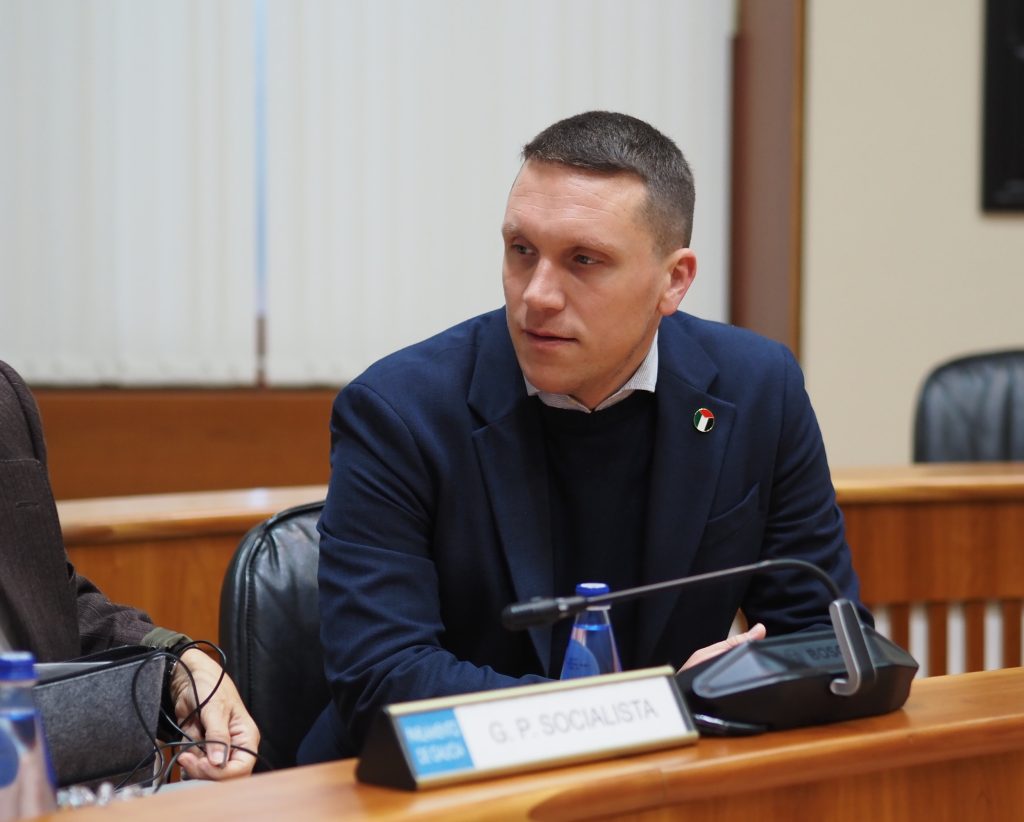 Aitor Bouza reclama no Parlamento galego a reapertura do albergue de peregrinos de Ferrol