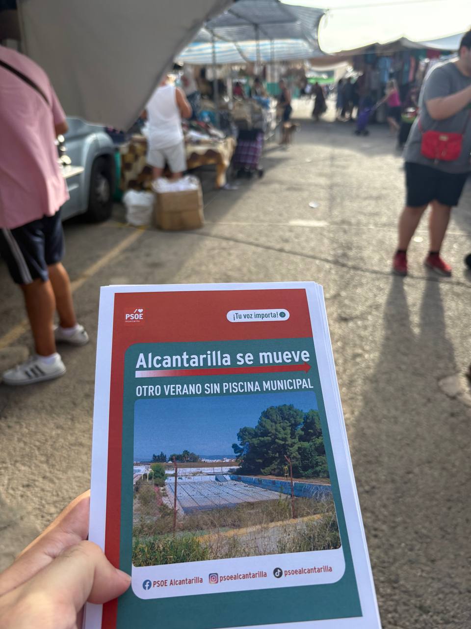 II reparto del folleto «Alcantarilla se mueve»