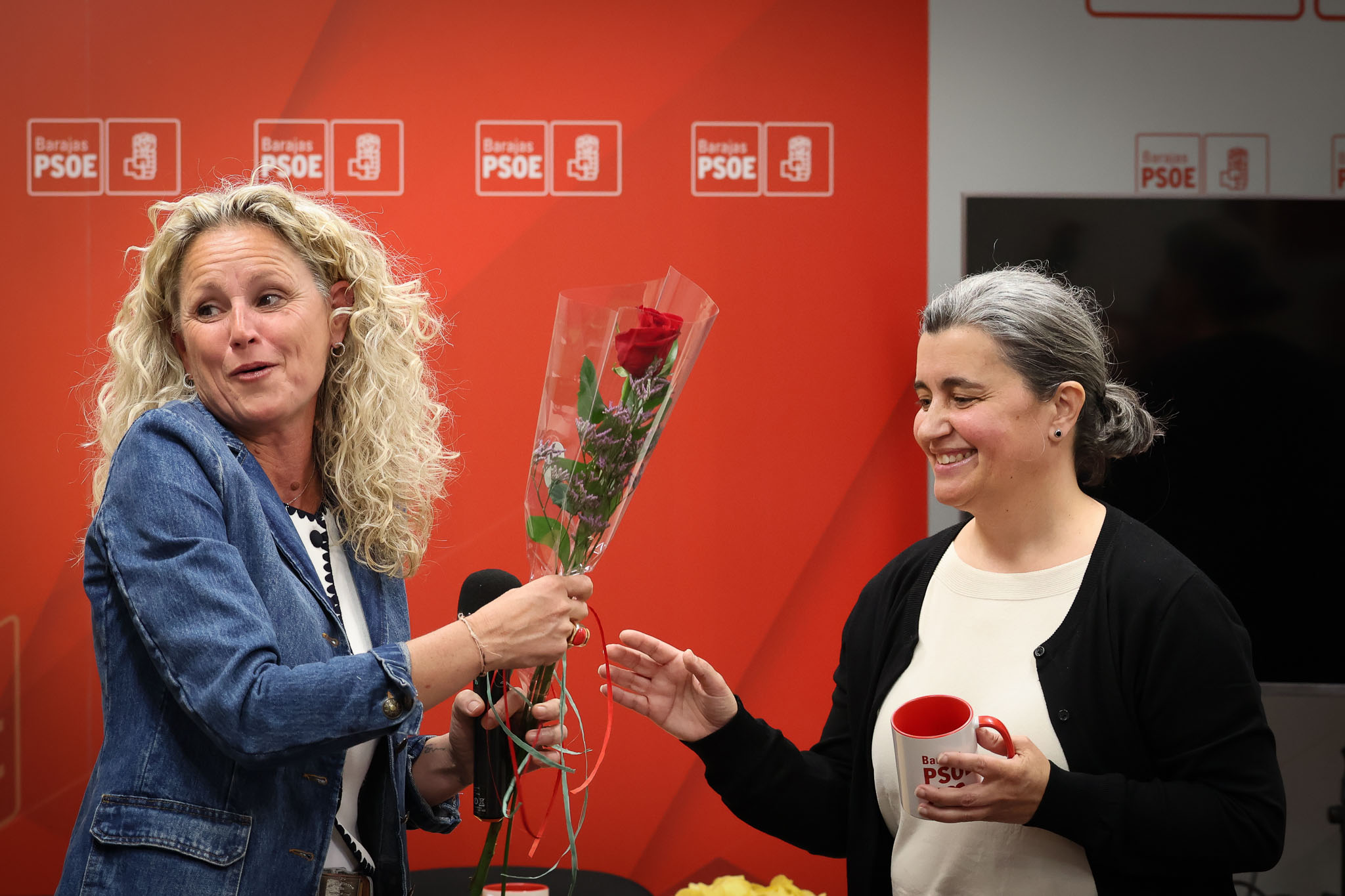 El PSOE de Barajas suma cuatro nuevos militantes junto a Montse Mínguez