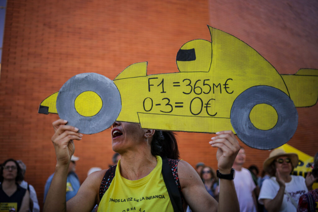 Protesta vecinal contra el coste de la Fórmula 1 de Madrid durante la movilización del 13 de septiembre