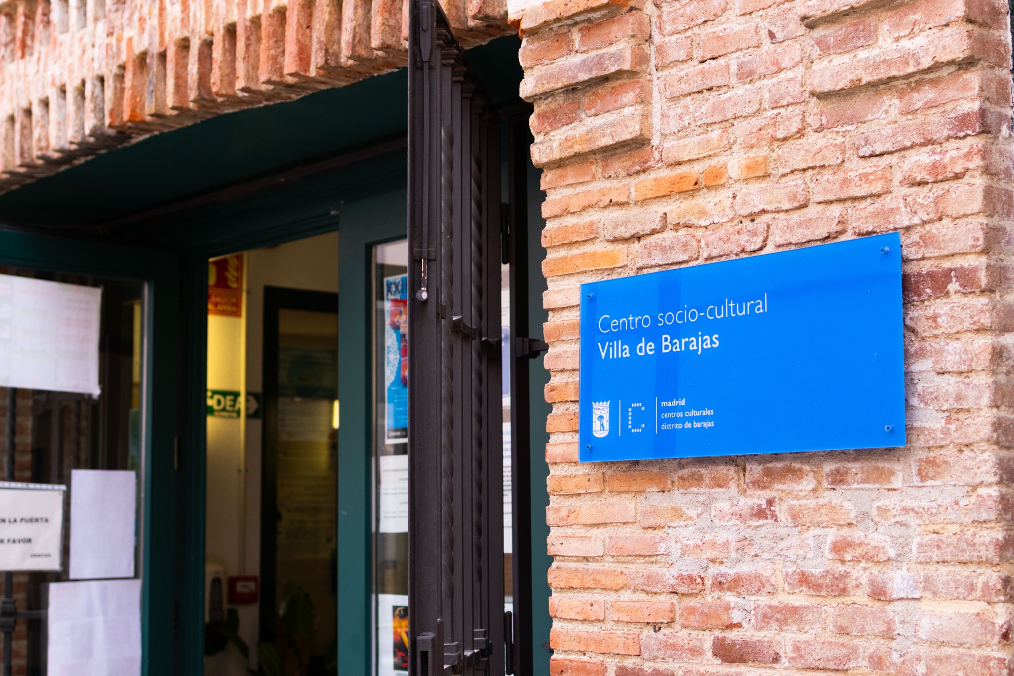 El PSOE de Barajas denuncia retrasos salariales en los talleres culturales del distrito