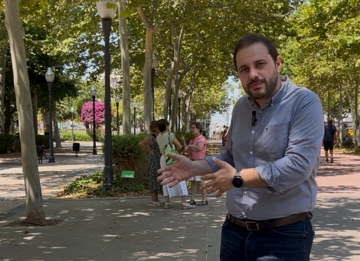 Brutícia, rajoles trencades i plantes seques marquen la imatge d’un parc Ribalta “abandonat a la seua sort” pel govern municipal de Begoña Carrasco