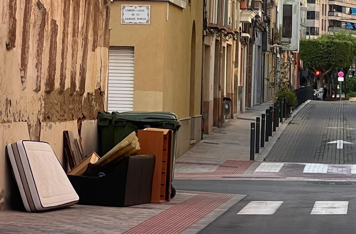El PSPV propone extender el modelo de recogida de basura del centro al Raval en una prueba piloto