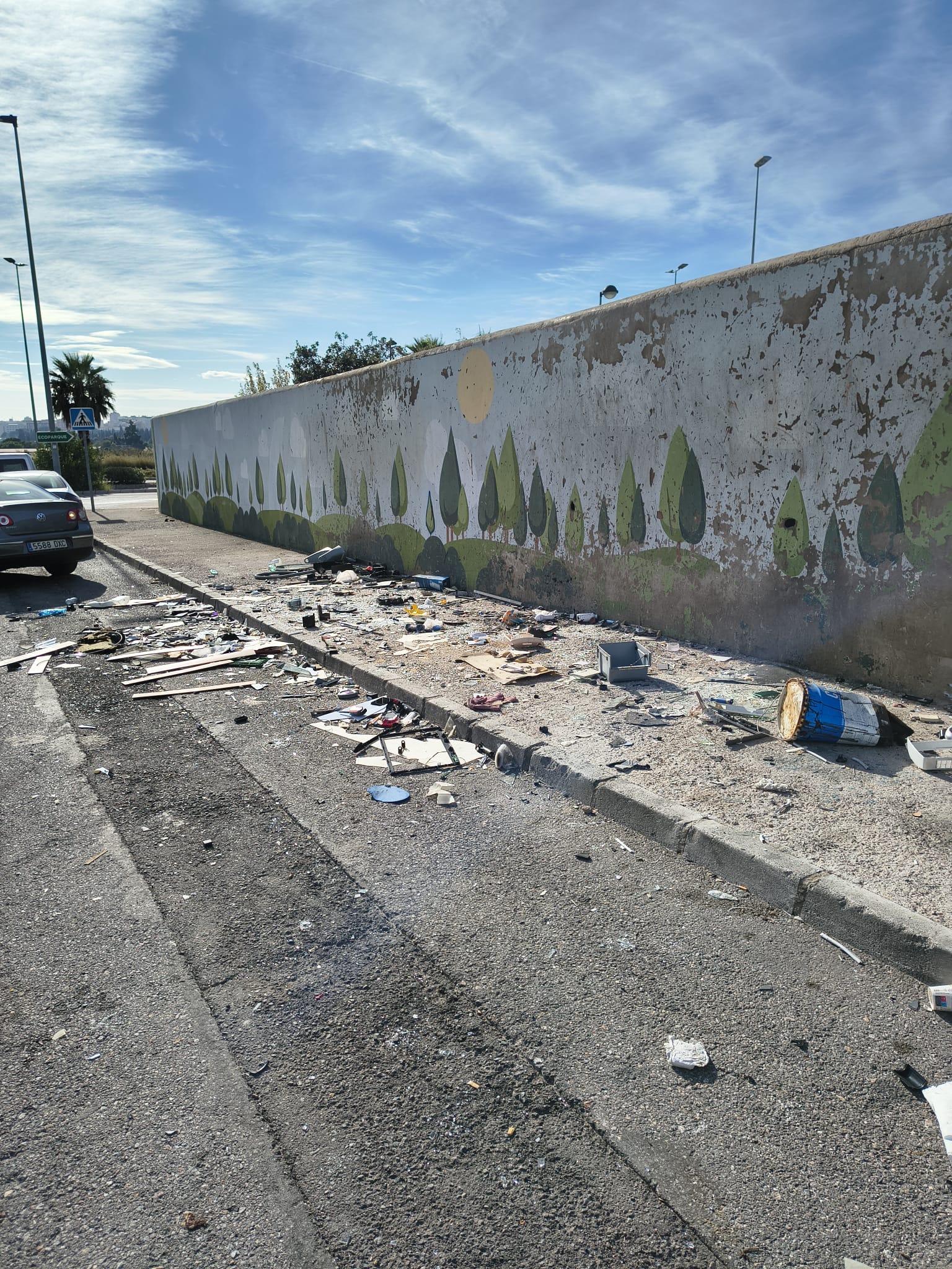 La pèssima gestió del PP en el reciclatge d’estris per a pal·liar el ‘Basurazo de Carrasco’ converteix en un macroabocador l’entorn de l’ecoparc de Castelló