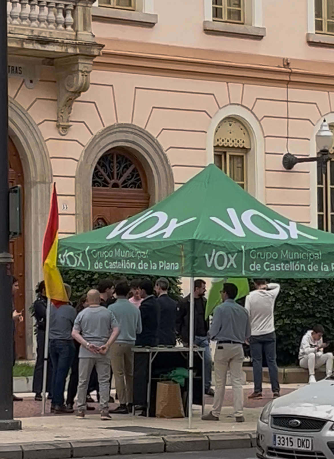 El PSPV califica de “indecente” que Vox aproveche el luto oficial por la dana de Valencia para hacer campaña con menores junto a un instituto de Castelló