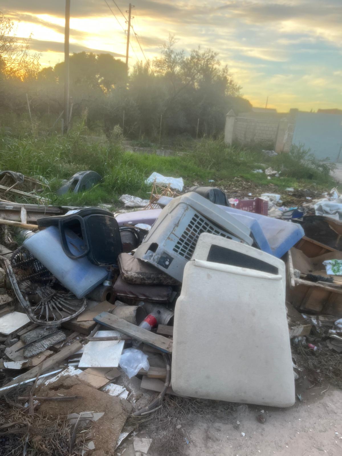 Los vecinos y vecinas denuncian ratas en parques infantiles y acumulación de basuras en los barrios de Castelló bajo la inacción de Begoña Carrasco