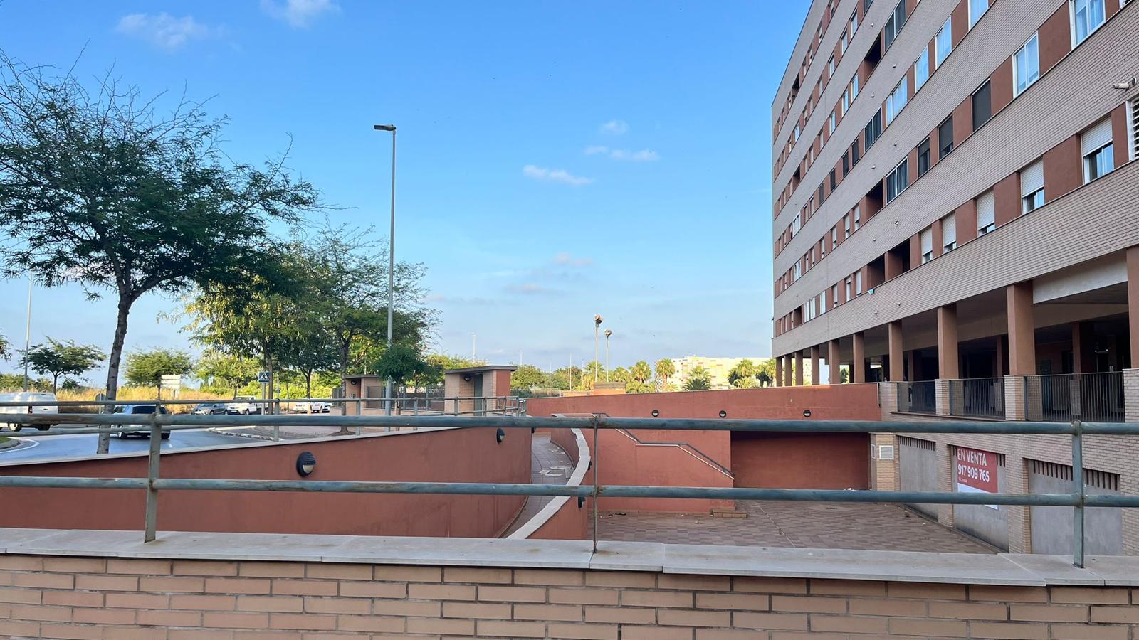 El PSPV exige a Carrasco que aclare los permisos para convertir bajos comerciales en mini viviendas en un edificio de la calle Río Danubio de Castelló