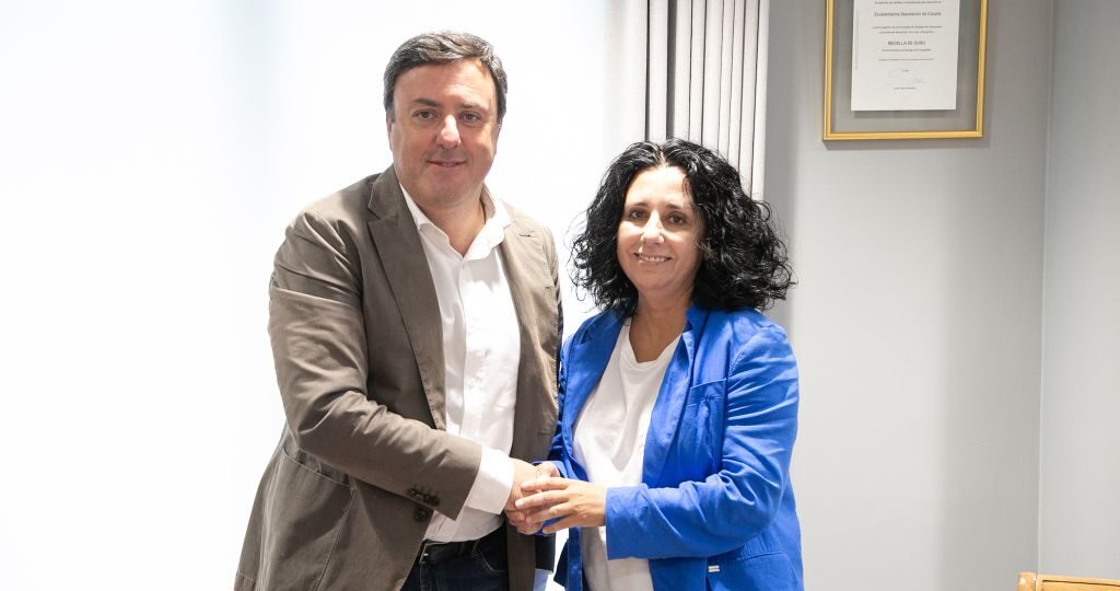 Valentín Formoso e Margarita Lamela asinan un convenio de medio millón de euros para reformar o complexo deportivo de San Paio de Refoxos