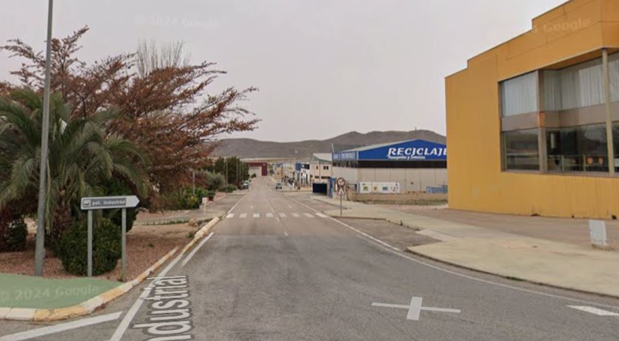 El polígono de Los romerales y otras zonas de Jumilla afectados por el robo de cableado, suman cinco meses sin luz por la inacción del Gobierno local