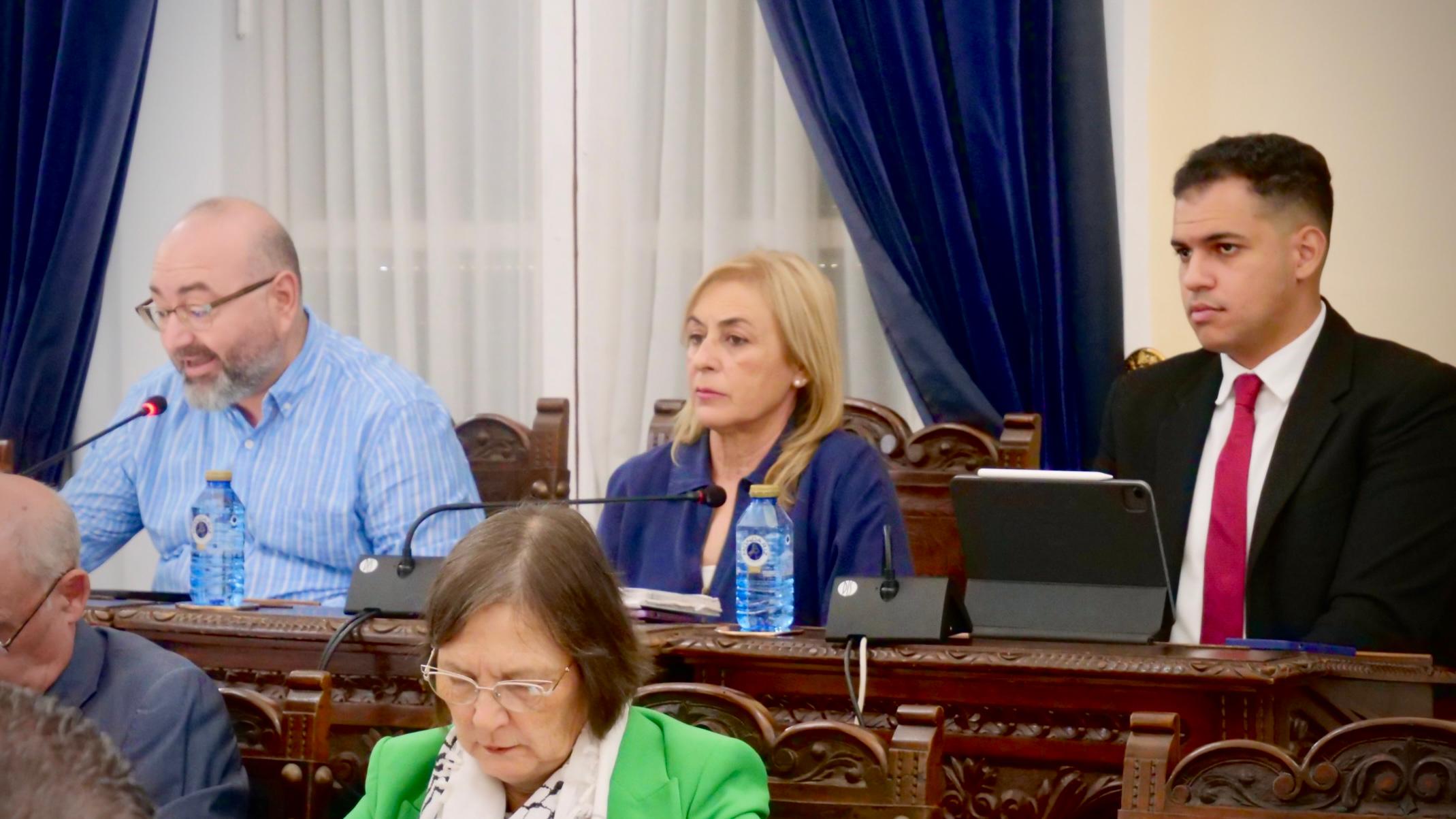 El PSOE denuncia la falta de responsabilidad del Gobierno local en el suministro de agua y el estado de las instalaciones municipales