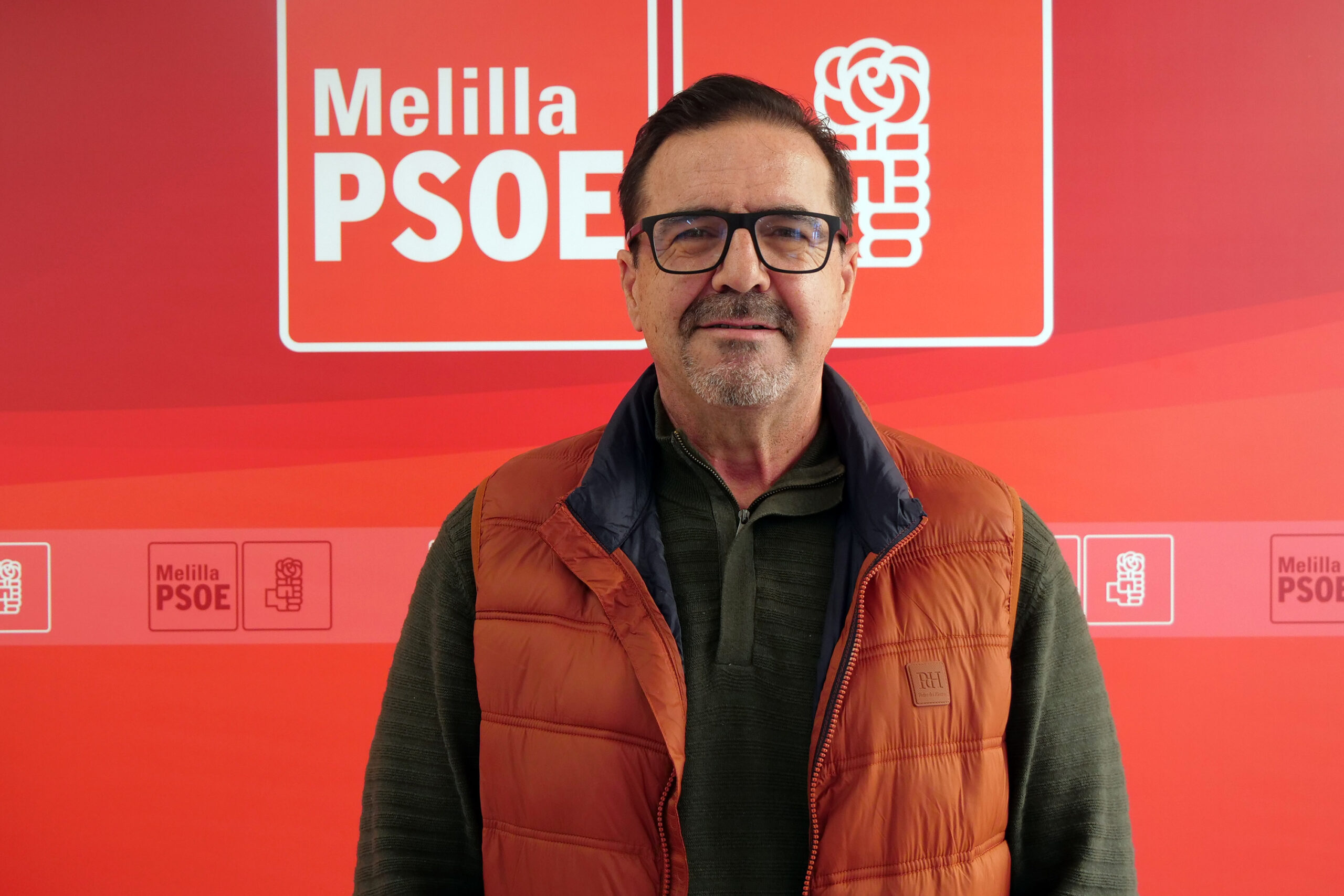 Muñoz Jaén: “Dos años y medio después, el PP sigue prometiendo la pista de atletismo mientras las instalaciones se caen a pedazos”
