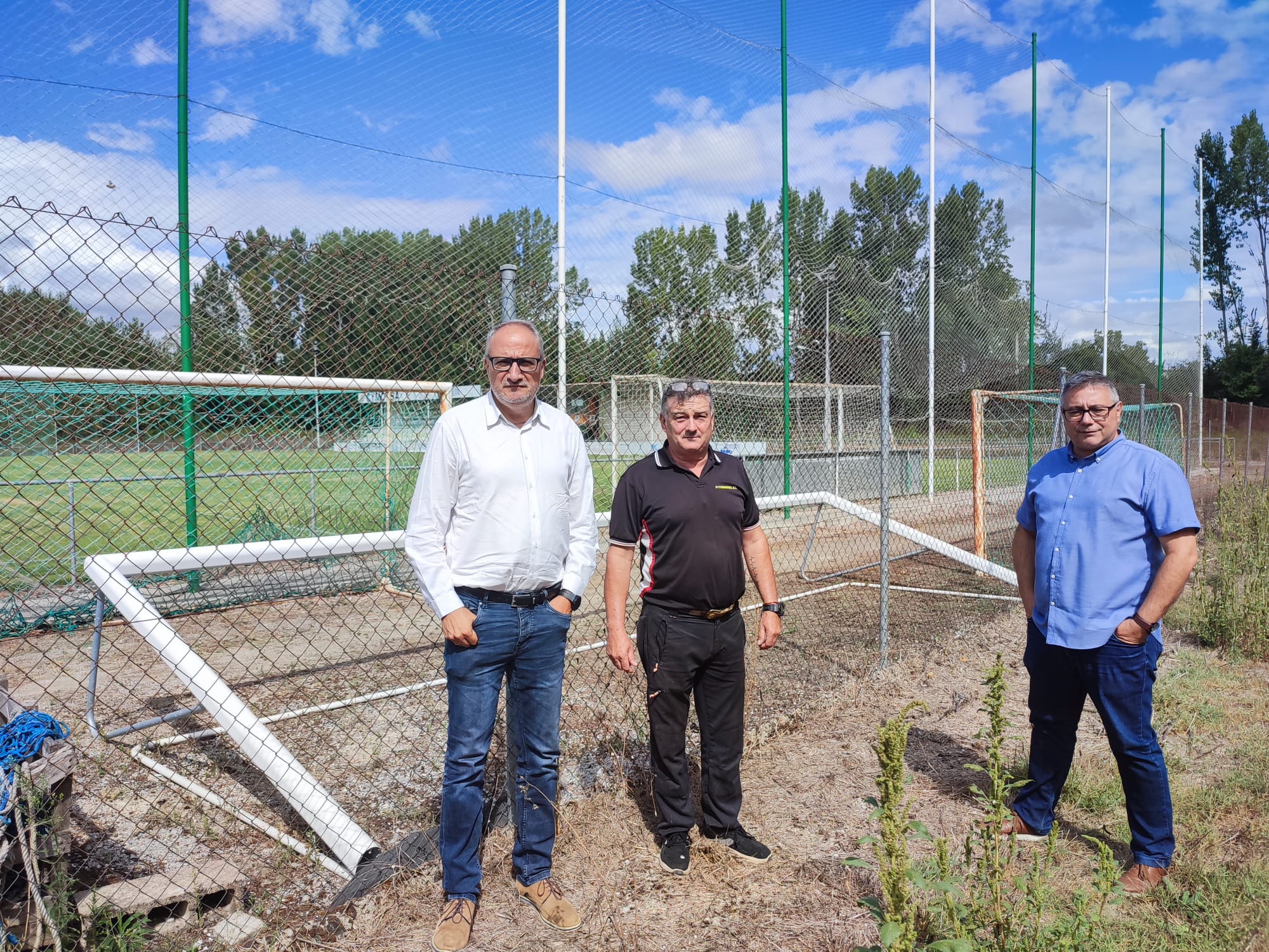 El GMS visita Dehesas para hacerse eco de las reivindicaciones delpueblo