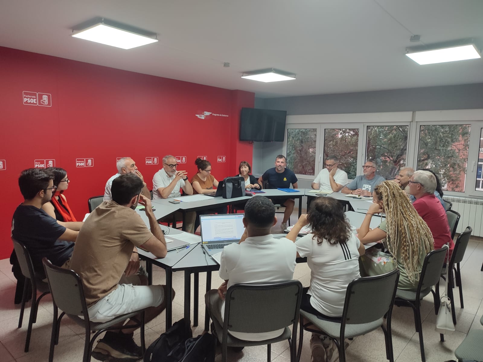 “El PSOE de Ponferrada reclama prevención frente a incendios, participación ciudadana en las fiestas y defiende los derechos humanos en Gaza”