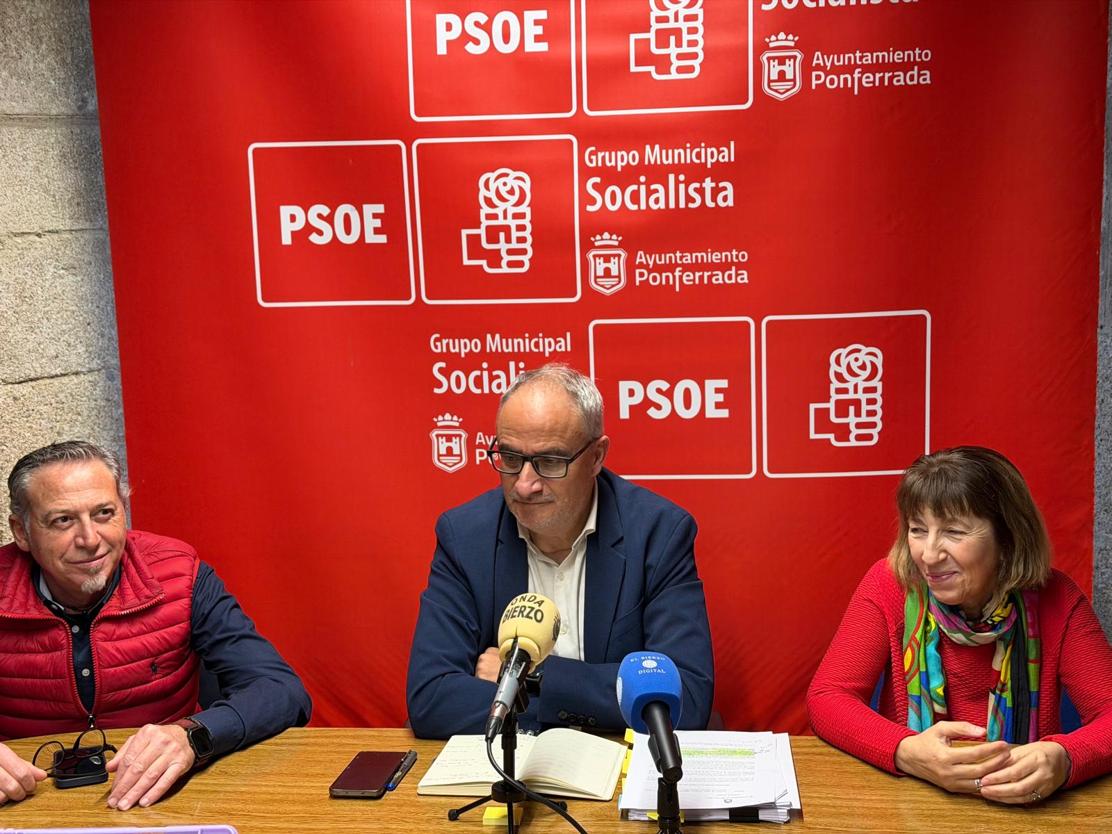 El Grupo Socialista denuncia el “paripé” del alcalde y exige que las decisiones sobre los servicios públicos las determinen los informes técnicos y no la ideología