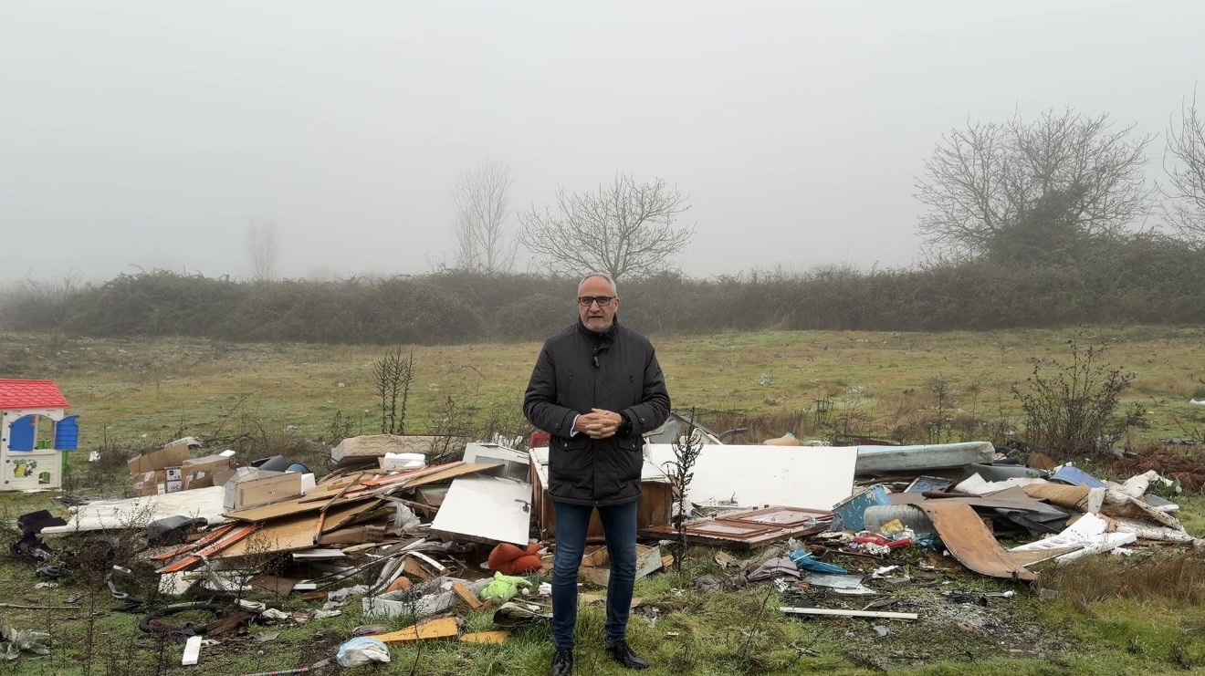 El PSOE denuncia la proliferación de vertederos incontrolados y acusa al alcalde de mirar hacia otro lado