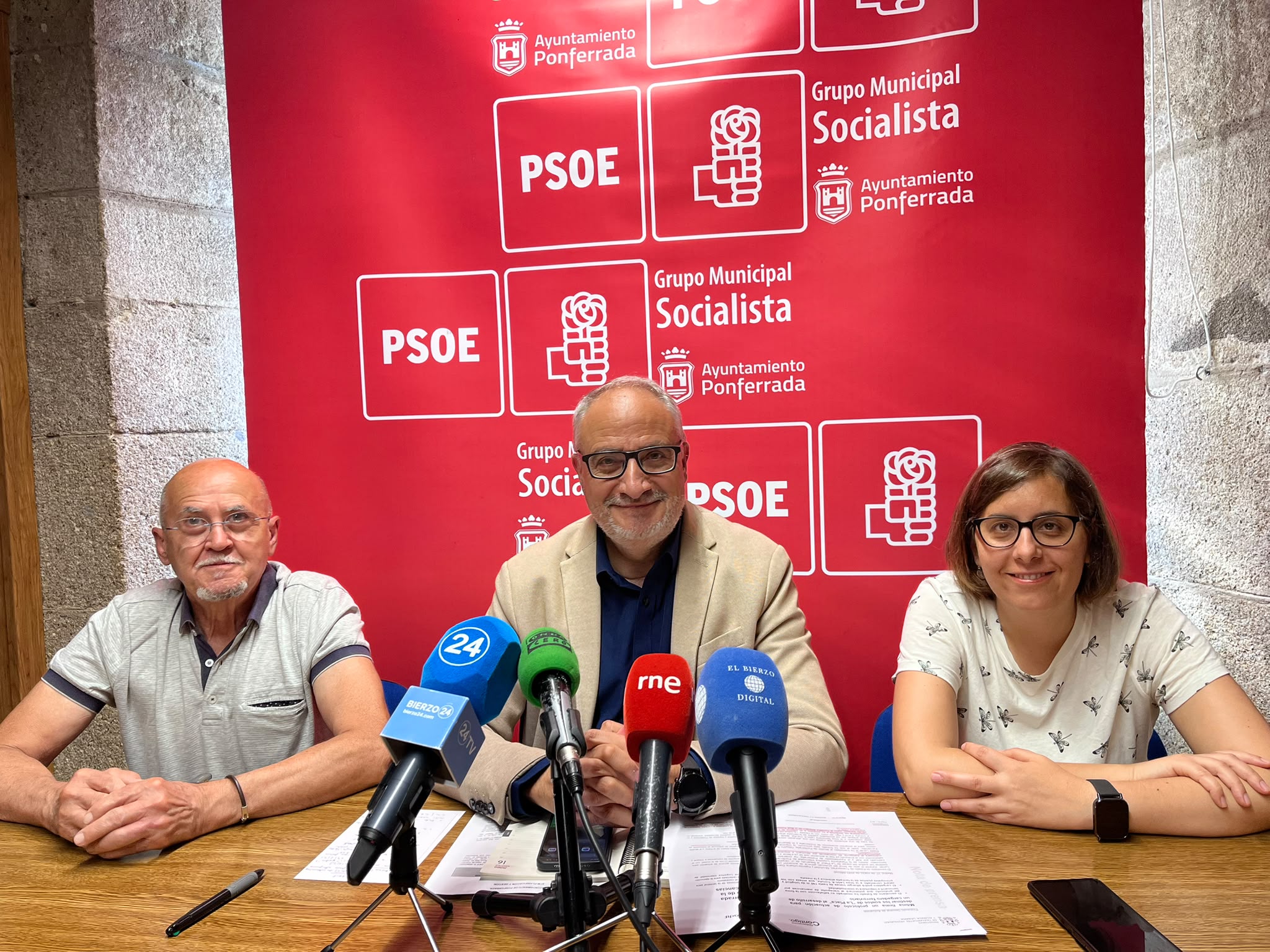 El protocolo firmado entre Ponferrada y Adif es el mismo que ya se suscribió en 2023 no hay avances reales en las inversiones ferroviarias