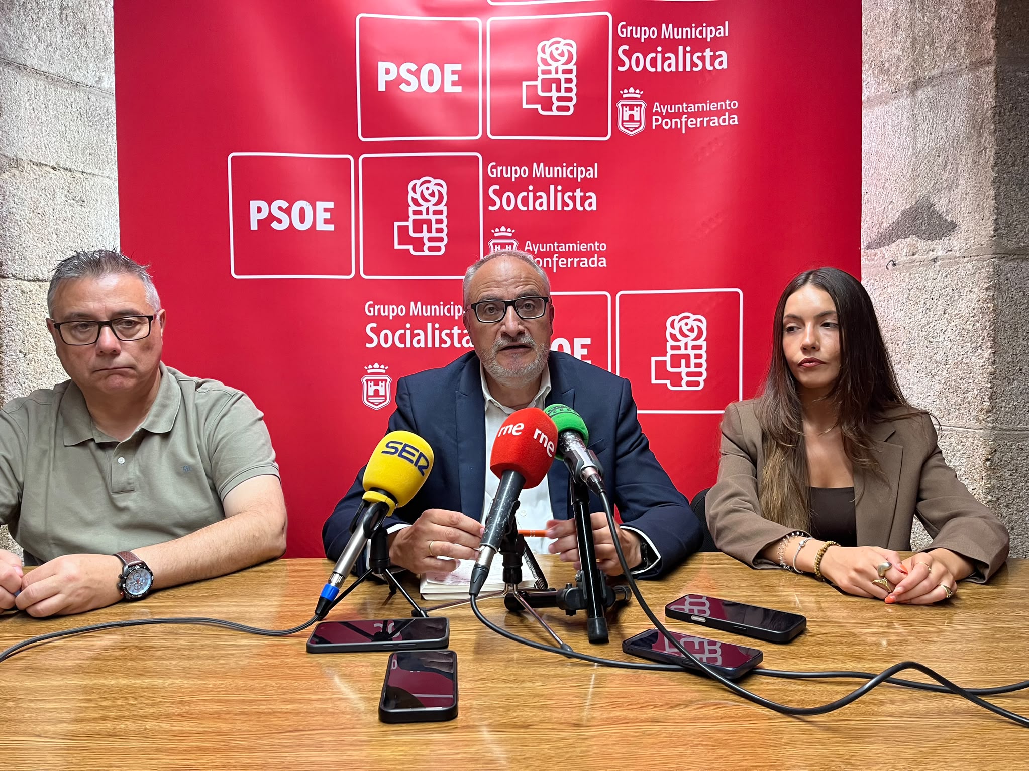 Frente al abandono de Ponferrada por parte del PP el PSOE se compromete a destinar el 25% de las inversiones al arreglo de calles y pueblos
