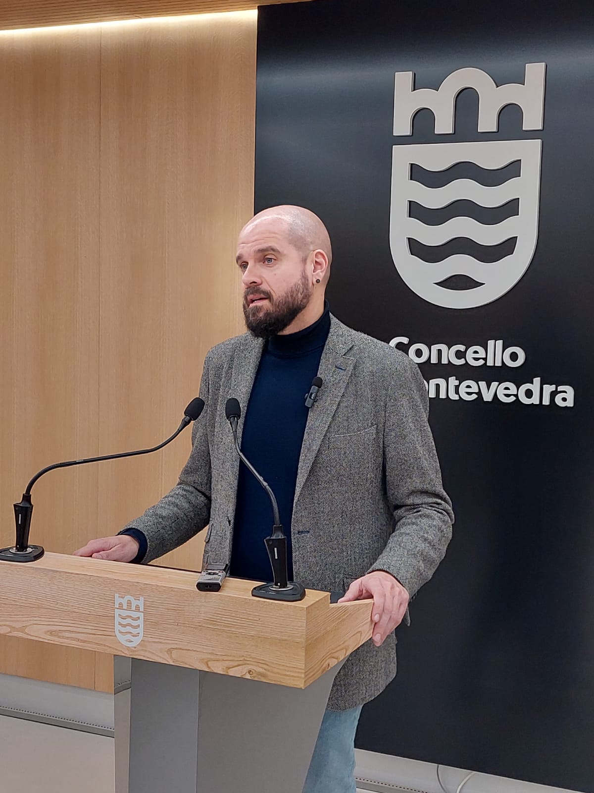 Puentes insta ao Ministerio de Transportes a «axilizar ao máximo» a solución ás graves e recorrentes inundacións da avenida de Marín: «Padeceu 52 cortes entre principios de 2024 e o que vai deste 2026. É a estrada que máis se inunda de toda España a causa da subida do nivel do mar. Os efectos do cambio climático xa están aquí»