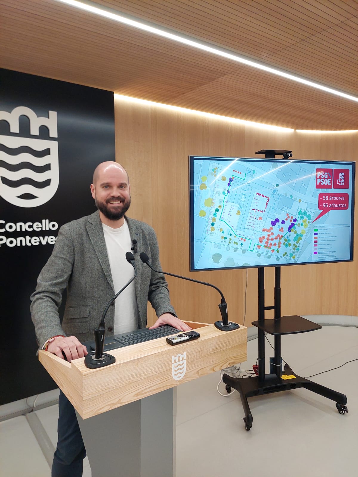 Iván Puentes alerta dos plans de Rafa Domínguez para «liquidar de tapadillo e dun plumazo» máis de 150 árbores dos xardíns de Santa Clara: «Esixímoslle que non cometa este atentado patrimonial e ecolóxico na zona verde máis antiga que conserva a cidade»