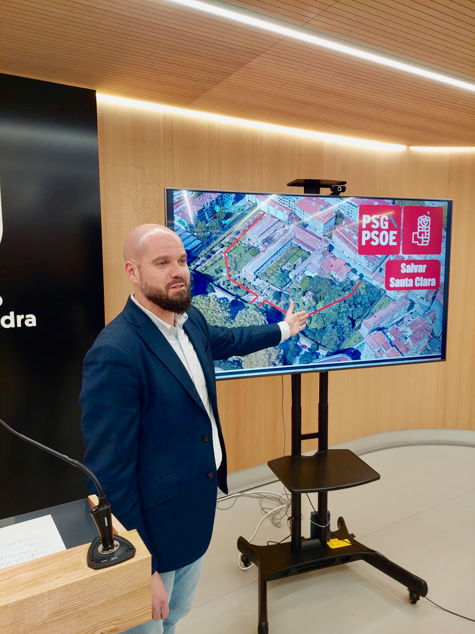 Iván Puentes eleva ao Pleno a súa ofensiva para impedir que Rafa Domínguez «saque a motoserra e perpetre un atentado ecolóxico e patrimonial» nos xardíns de Santa Clara: «O exterminio de 150 especies arbóreas na zona verde máis antiga da cidade é unha aberración inxustificable»