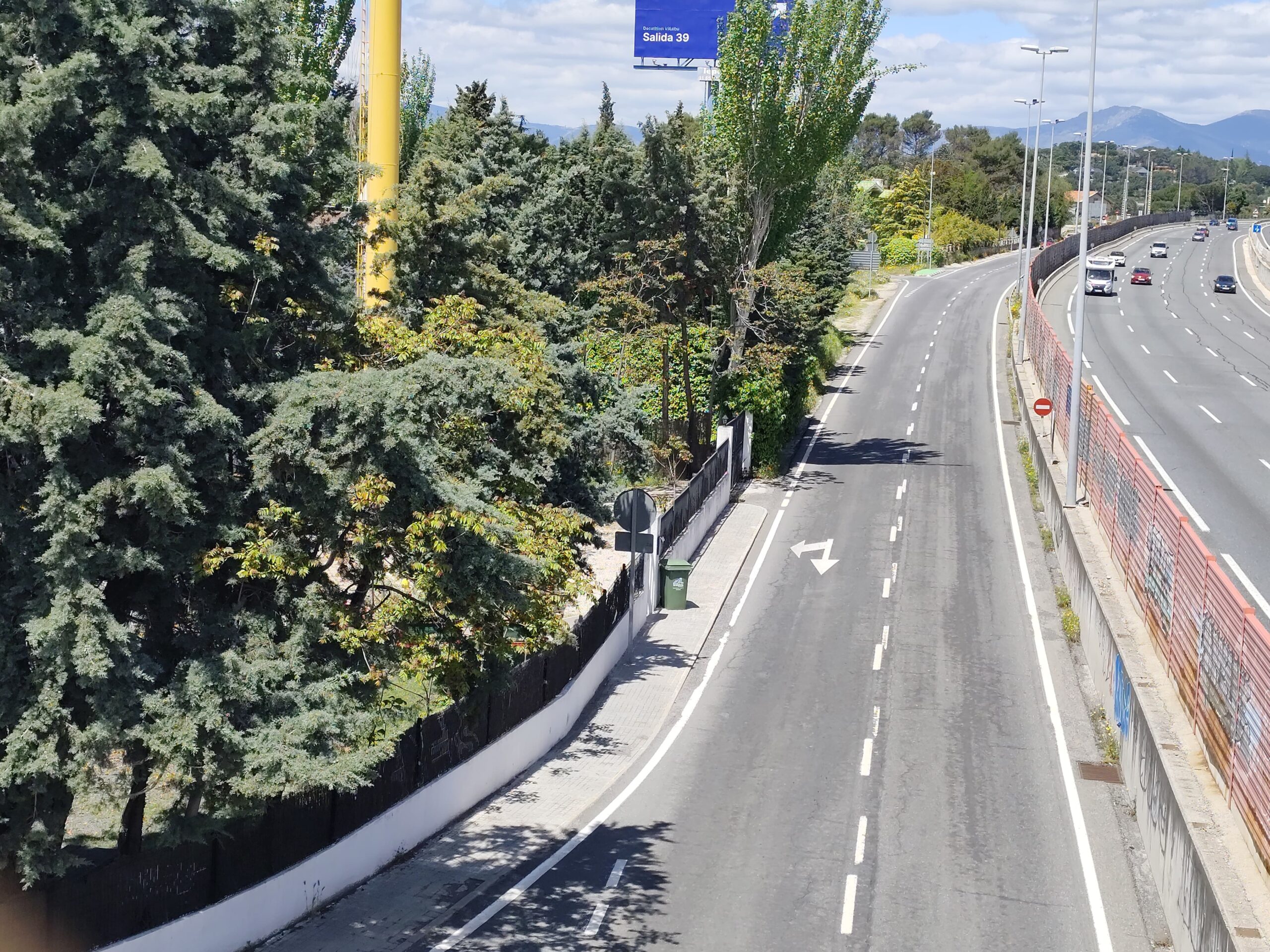 Los socialistas piden a Transportes que construya una acera en la vía de servicio de la A6, sentido Madrid
