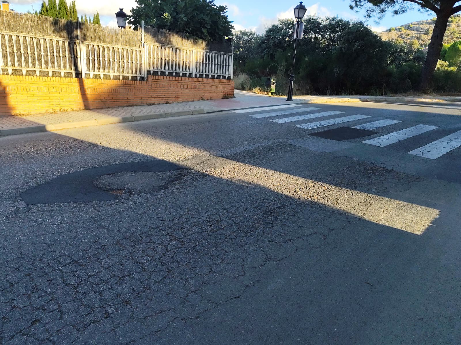 El Grupo Socialista acusa al gobierno de PP y VOX de no asfaltar las calles de Torrelodones